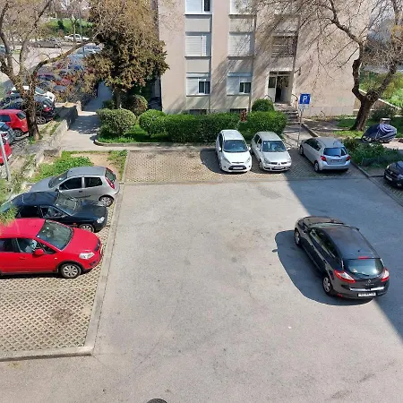 Split Apartment 아파트 *