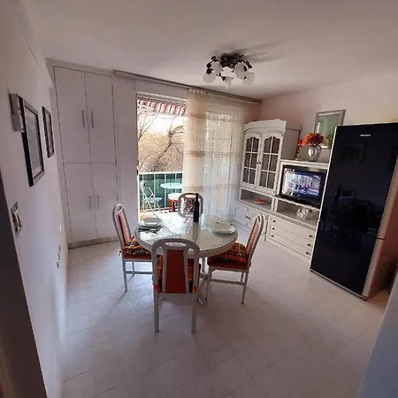 Split Apartment