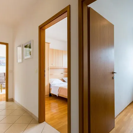 Mia - Spacious On 85 M2 With Beautiful Sea View Apartamento Trogir