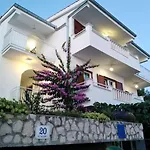 Mia - Spacious On 85 M2 With Beautiful Sea View * Trogir