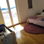 Mia - Spacious On 85 M2 With Beautiful Sea View Трогир