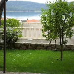 Mia - Spacious On 85 M2 With Beautiful Sea View * Трогир