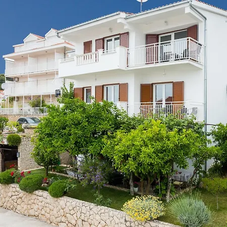 Апартаменты Mia - Spacious On 85 M2 With Beautiful Sea View Трогир
